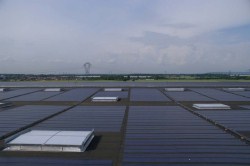 Le Groupe Sisley se dote de la toiture photovoltaïque la plus performante de la capitale avec une capacité de production de 848KWp grâce à la solution SopraSolar, solution dérivée des stratifié